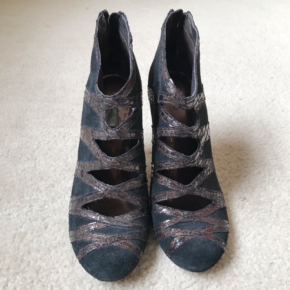 EUC CARLOS Black Suede Heels